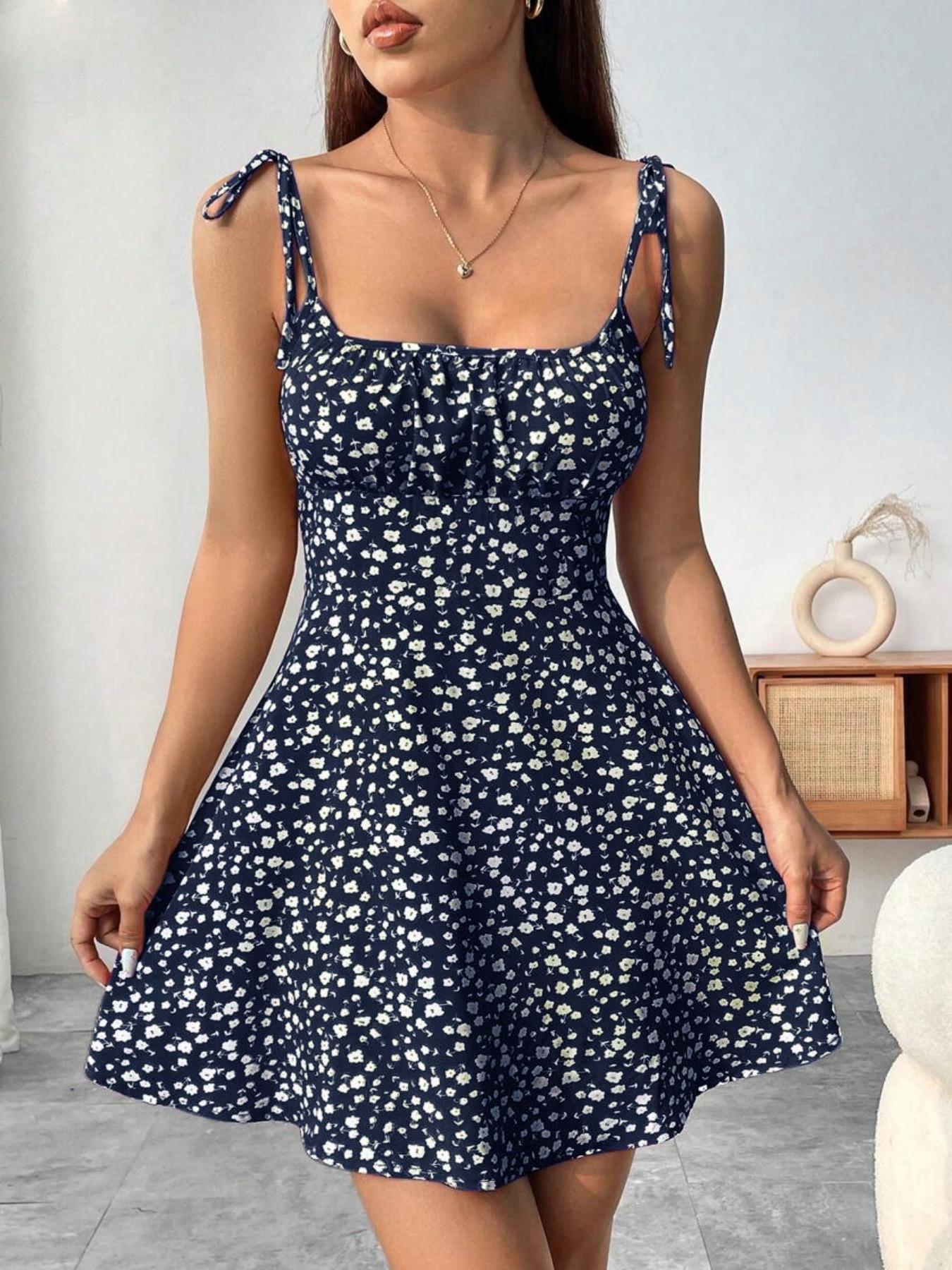 Women's Summer Fashion Slimming Backless Boho Dress, Casual Fitted Halter Ditsy Floral Dress, Perfect for Vacation