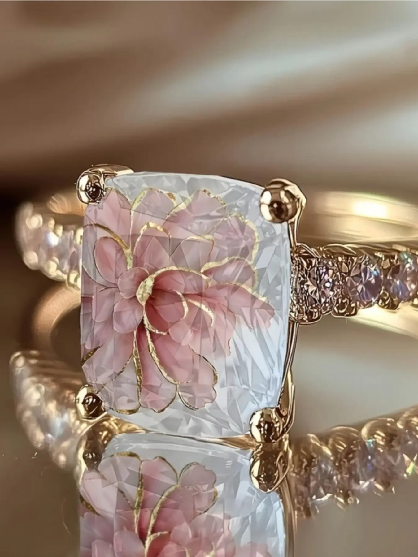 Retro court-style gold square open-bottom powder rose vine crystal ring, Engagement promise ring, with side-set diamonds, Floral Design Ring, decorative jewelry for ladies' engagement banquets