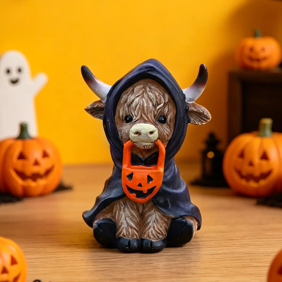 Halloween Highland Cow Resin Craft Decorative Ornament, Tabletop Living Room Festival Decoration, Holiday Atmosphere Props