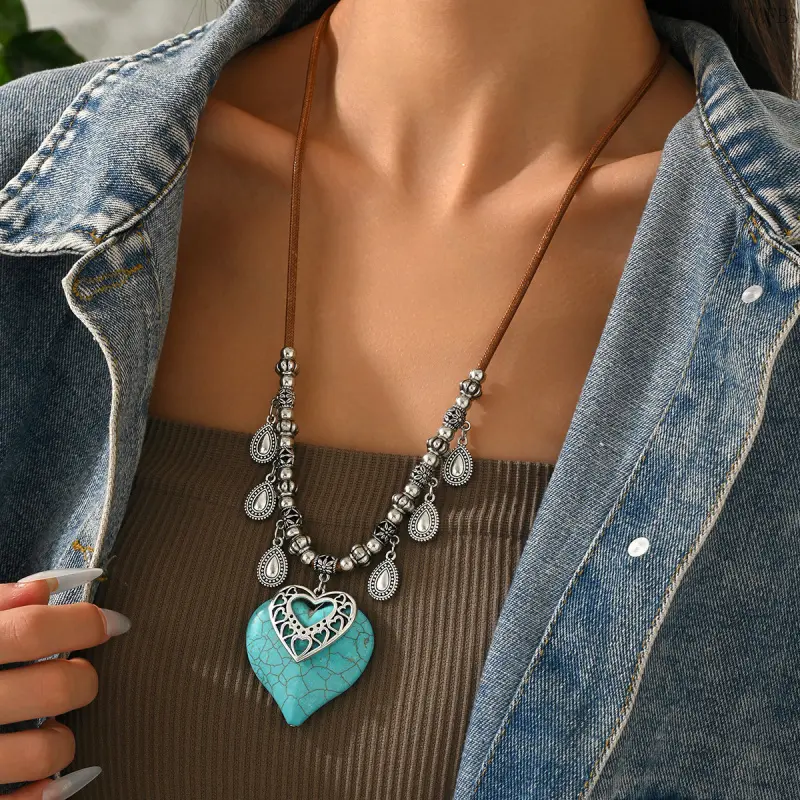 Fashion Heart Turquoise Alloy Pendant Necklace, Elegant Clavicle Chain for Women