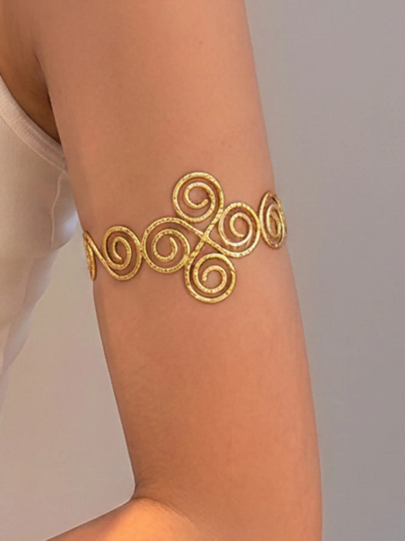Women's Arm Cuff Bangle Bracelet, Fashionable Creative Bangle, Adjustable Coil Swirl Design, Casual Style, Plain Pattern, Alloy Material
