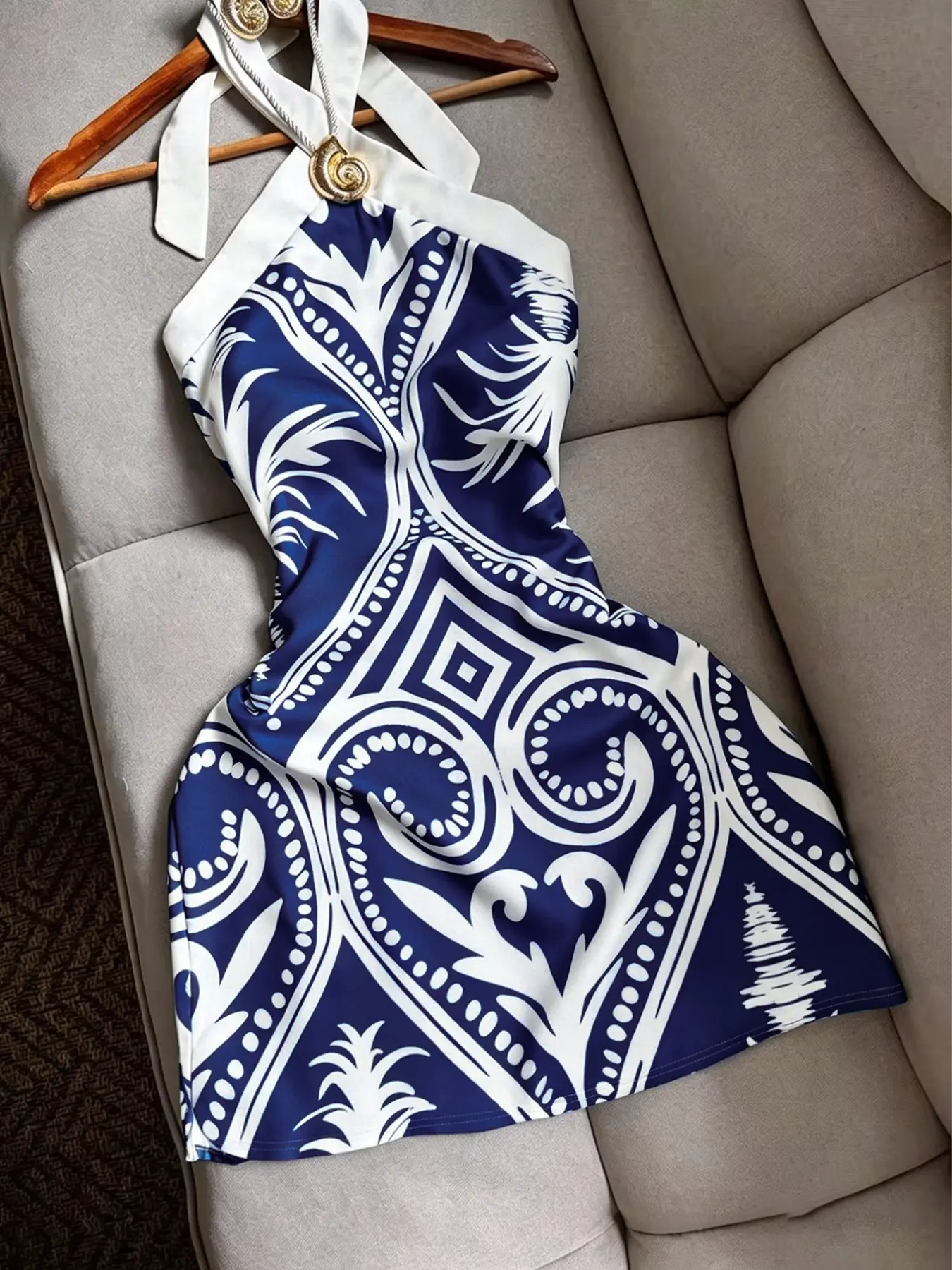 Summer Bodycon Strappy Halter Chic Fit Dress With Bold Blue And White Pattern, Featuring Shell Neckline For Beach Casual Wear And Dinner