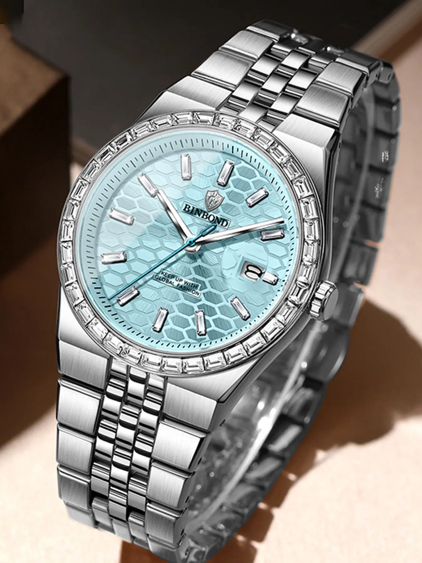 1Pcs BINBOND B7272 Luxury Men's Quartz Watch, Honeycomb Stereo Dial, Diamond‑Encrusted Scale Bezel, Fine Steel Strap, Calendar Display, 30M Waterproof, Business Commuter Men's Watch, Fashionable Waterproof Wristwatch