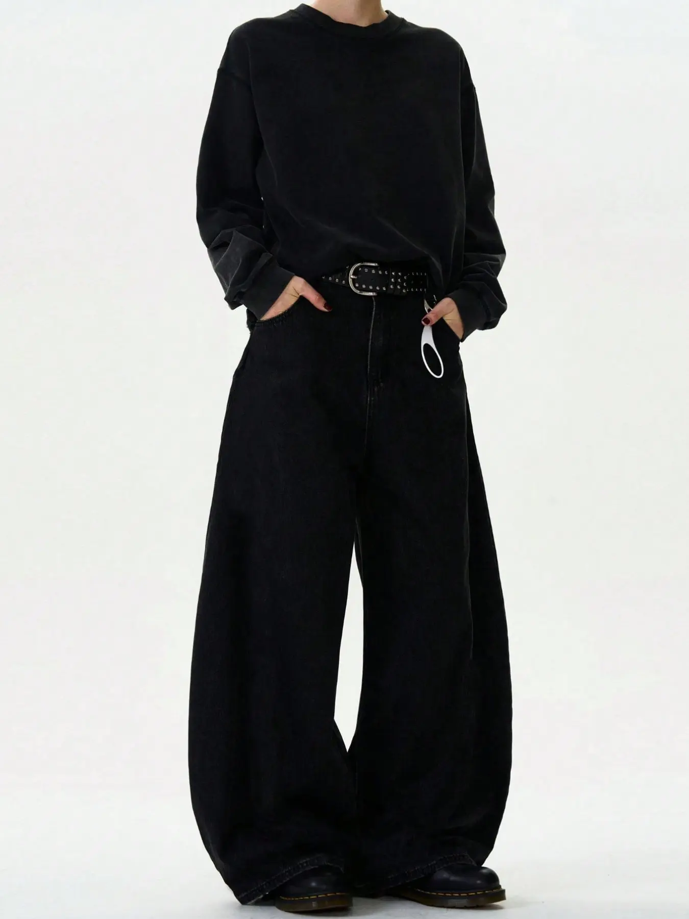 American-style retro black stone-washed curved-cut wide-leg jeans, all-season versatile wide-leg jeans, cotton non-stretch fabric, unisex style (without accessories)
