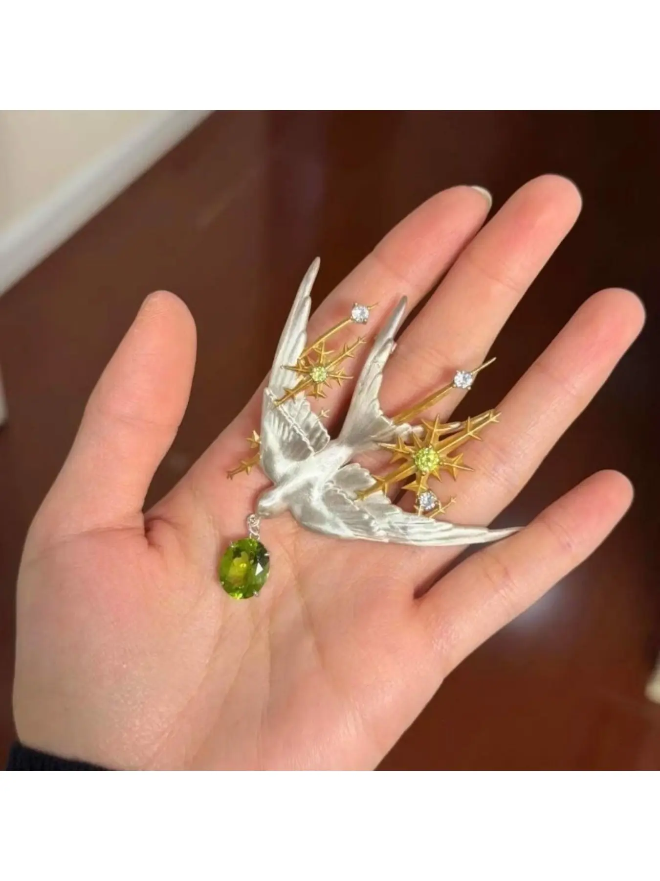 Light luxury vintage silver starry swallow brooch exquisite unique design high-end pin accessory