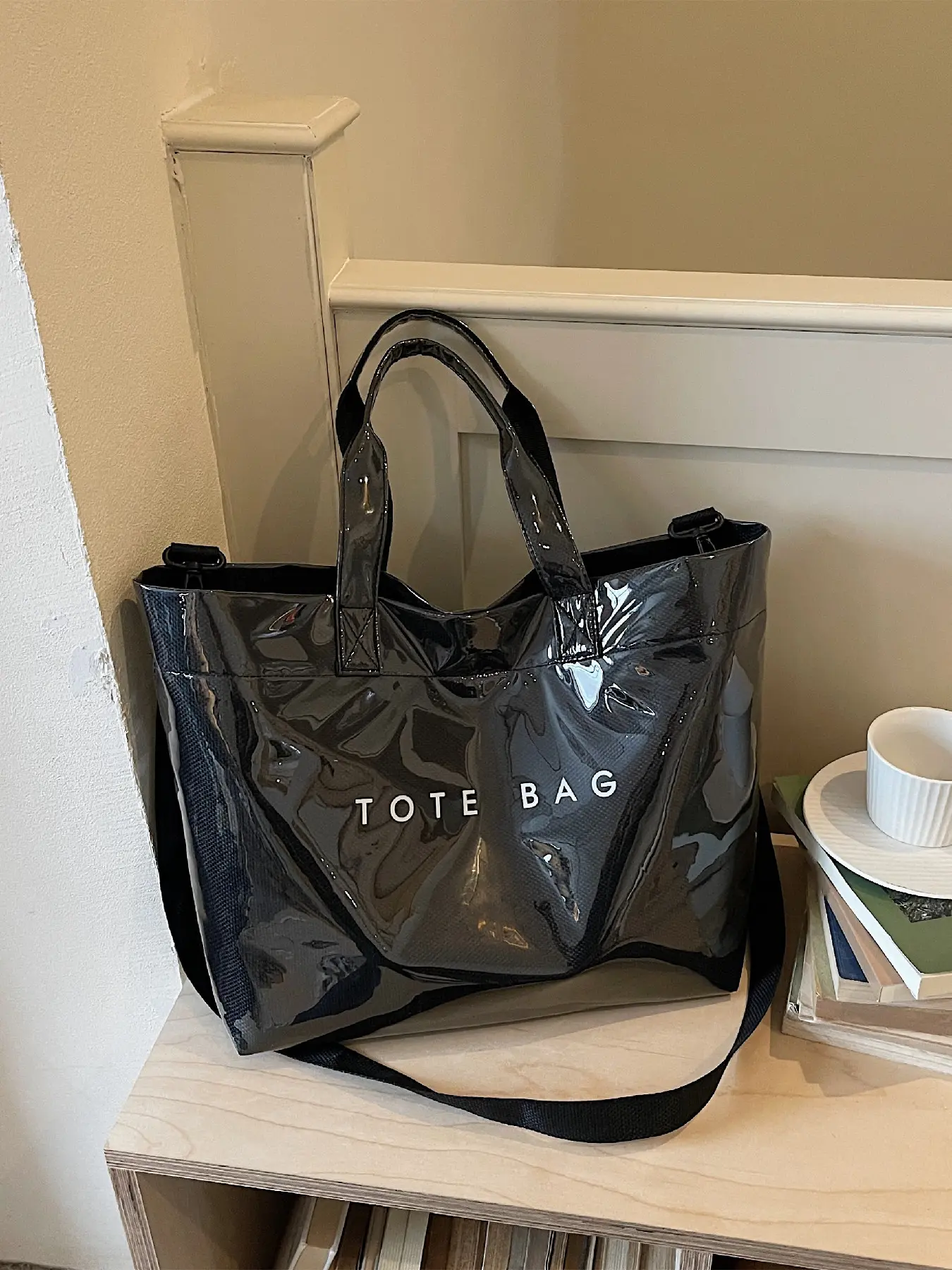 High-quality textured large-capacity PVC lettering tote bag, suitable for carrying by hand, over the shoulder, or across the body for daily outings, work, and commuting, Shiny Stylish Bag
