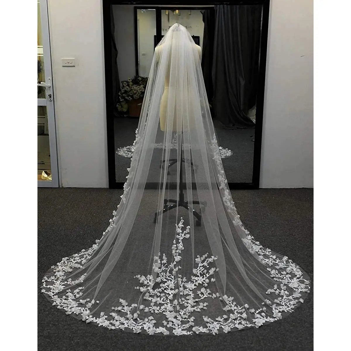 Wedding Veils 3D Flowers Floral Veil 1 Tier Long Cathedral Lace Edge Exquisite Petals Elegant Bridal Veils for Bride with Comb