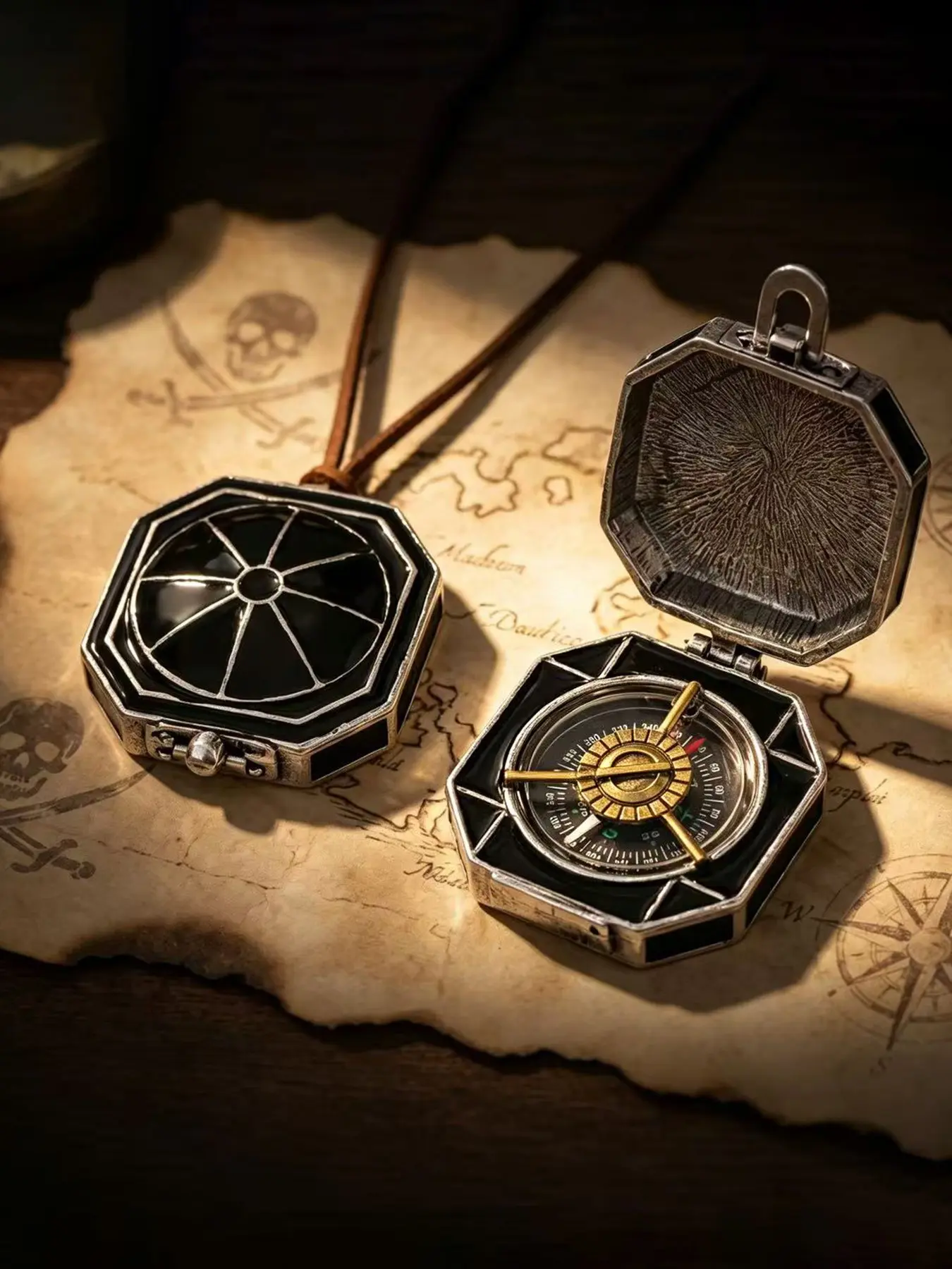 Jack Sparrow Compass Pendant Necklace – Unisex Travel-Themed Cosplay Accessory / Choker. An excellent gift for men who love freedom and nautical style, and for anyone who dreams of the pirate life.