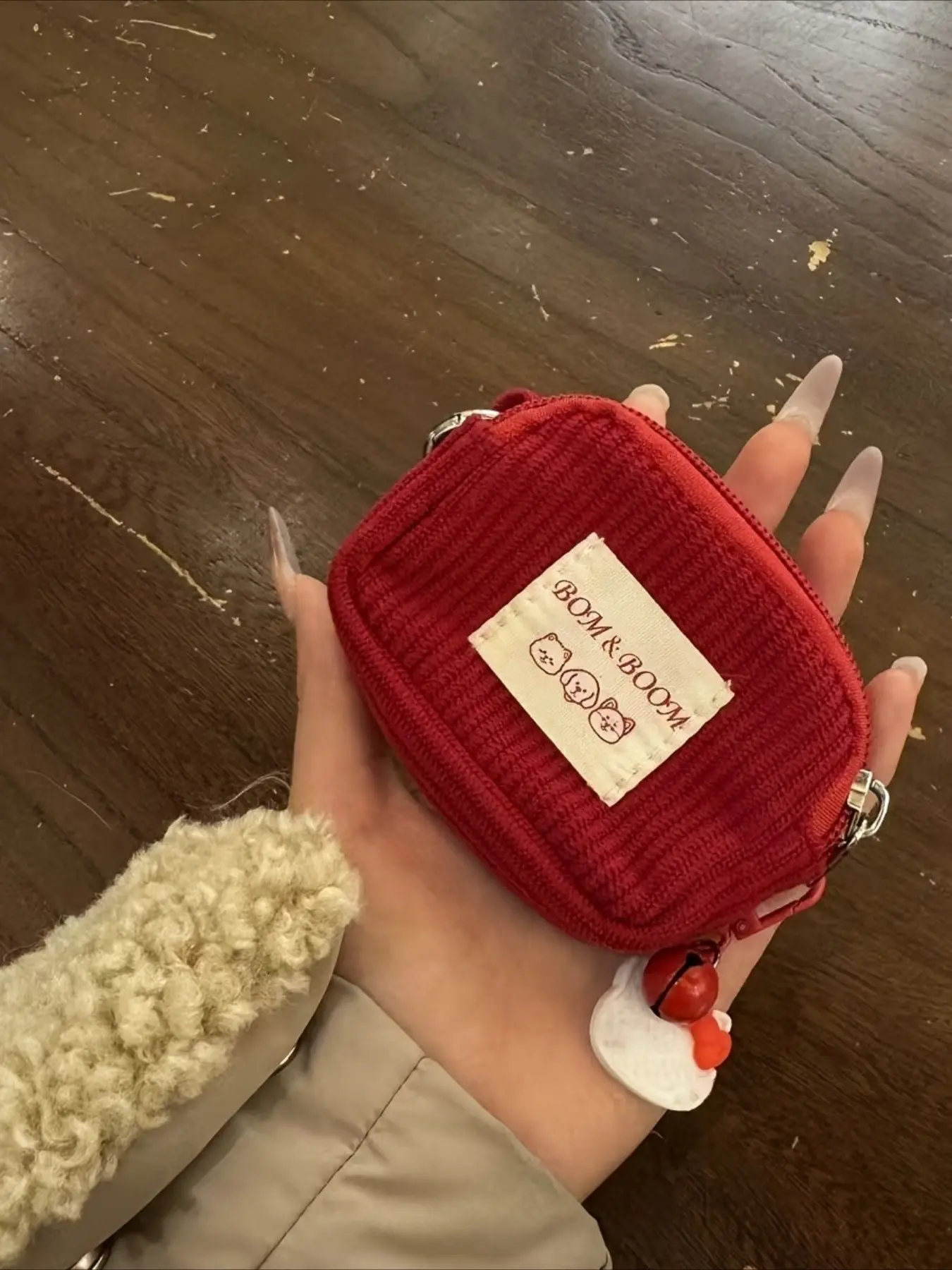 Retro wine-red corduroy mini coin purse and headphone case, retro style, with "BOOM" decals, portable and fashionable mini ladies' wallet, Vintage Style Wallet