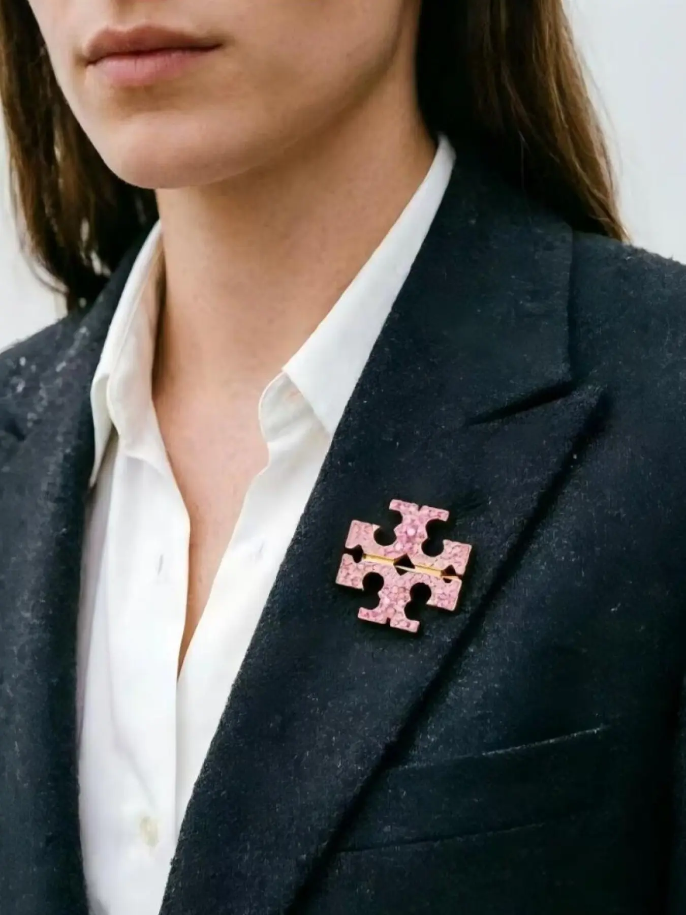 Letter Pattern Brooch, Elegant Pin, Fashion Accessory for Daily Wear and Weddings, Suitable for Dresses and Formal Attire
