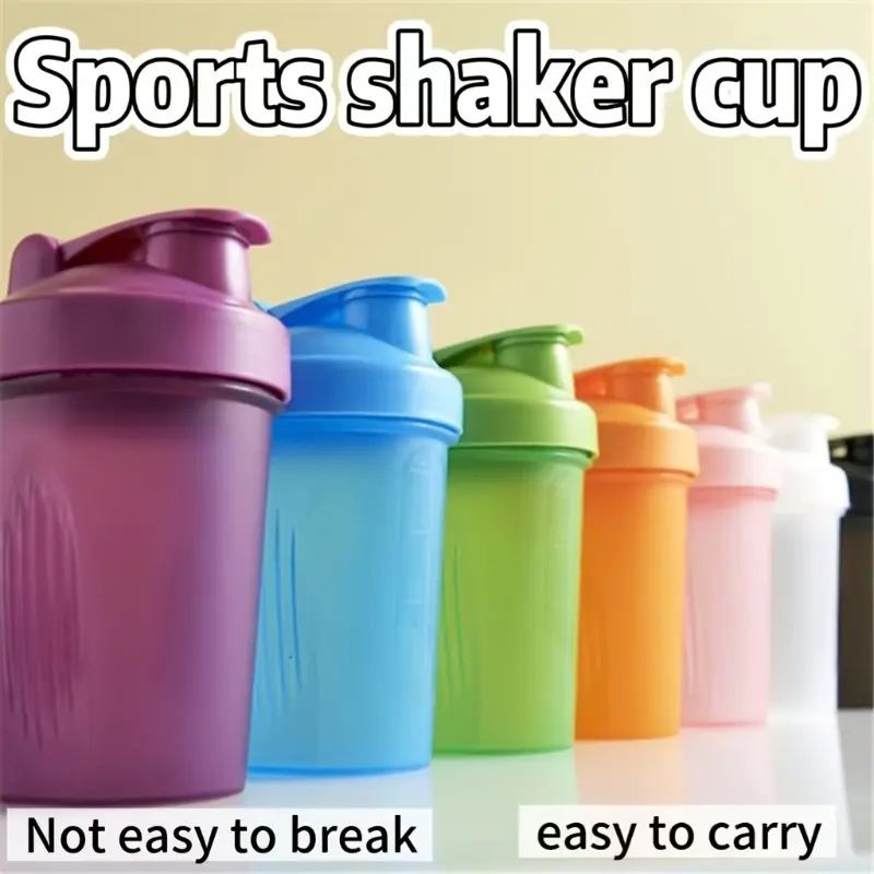 2 packs of fitness-specific protein powder mixing cups, random 13.53-ounce graduated mixing cups, portable sports water bottles, and after-meal replacement juice cups