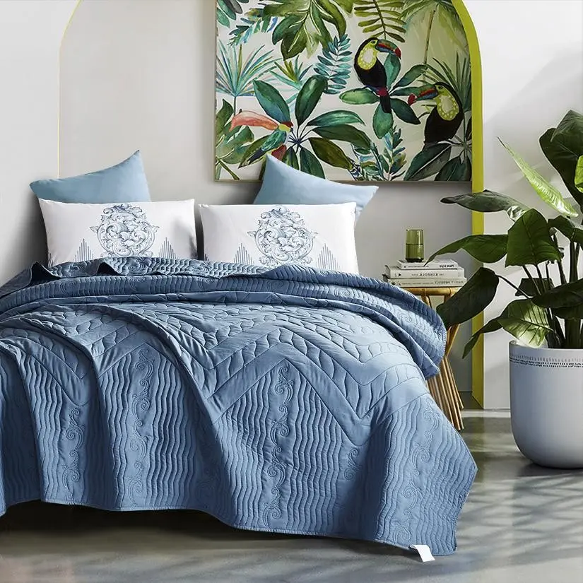 Full Size Quilted Bedspread Set, V-Shaped Geometric Pattern, Nordic Style Soft Quilt, Blue Duvet Cover Set with 2 Pillowcases
