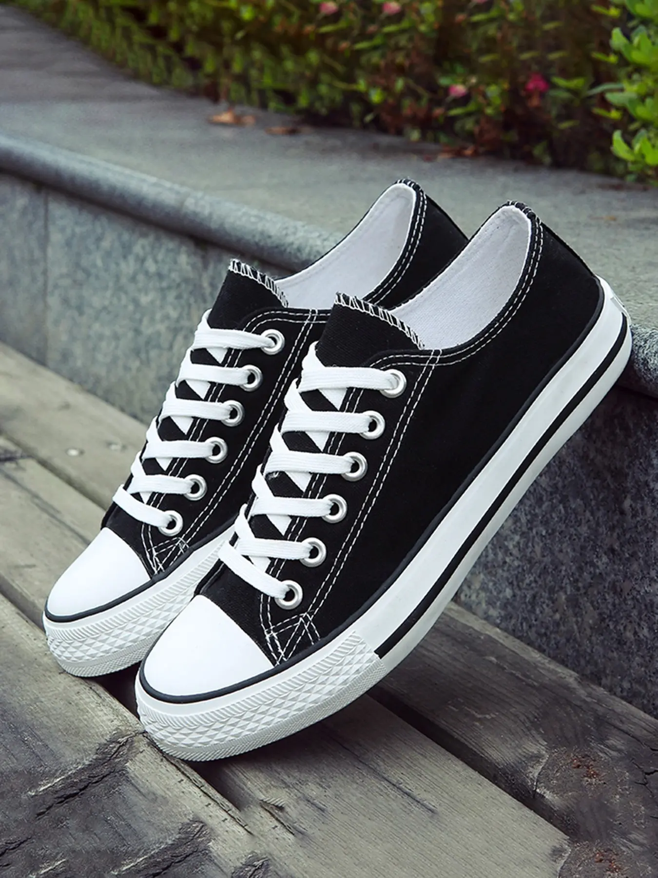 Classic Canvas Shoes for Couples, Durable and Dirt-Resistant, Shock-Absorbing, Casual Lifestyle All-Season Footwear for Men and Women, All Match Trainers