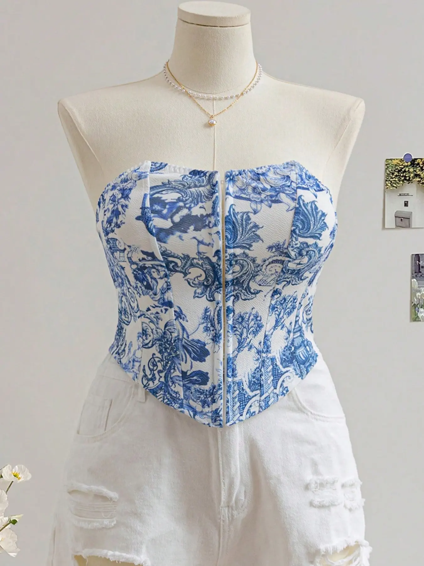 Plus Size Women Vintage Blue Floral Tube Top Medium Stretch Zip Up Corset Crop Top For Curvy Girls Flattering Strapless Bustier Shirt Summer Vacation Outfit Cottagecore Aesthetic Picnic Brunch Date Wear