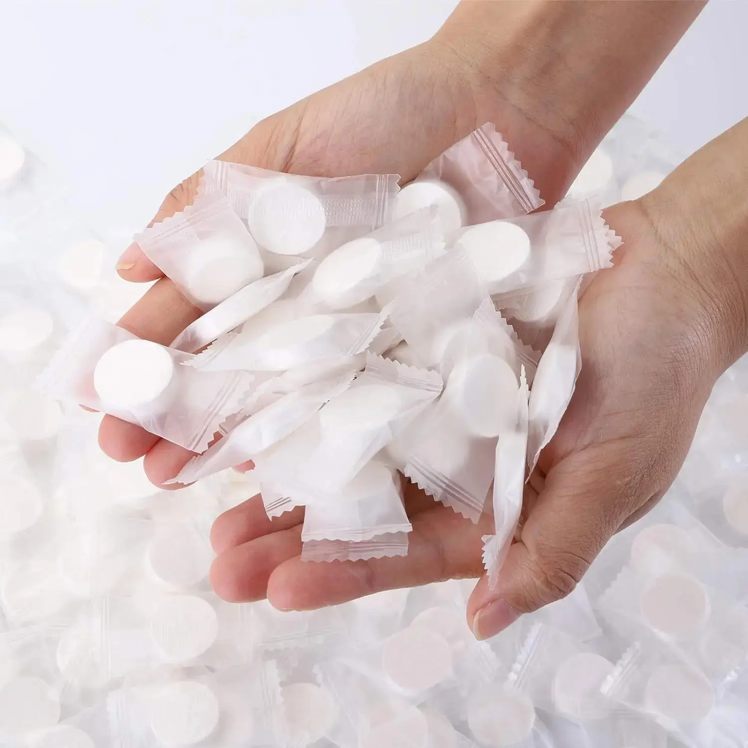 300 PCS Compressed Cotton Towels, Disposable Compressed Towels Tablets Washcloth for Travel, Portable Coin Tissue Face Washcloths for Outdoor Hiking Camping Sports Hotel Beauty Salon Hand Pack
