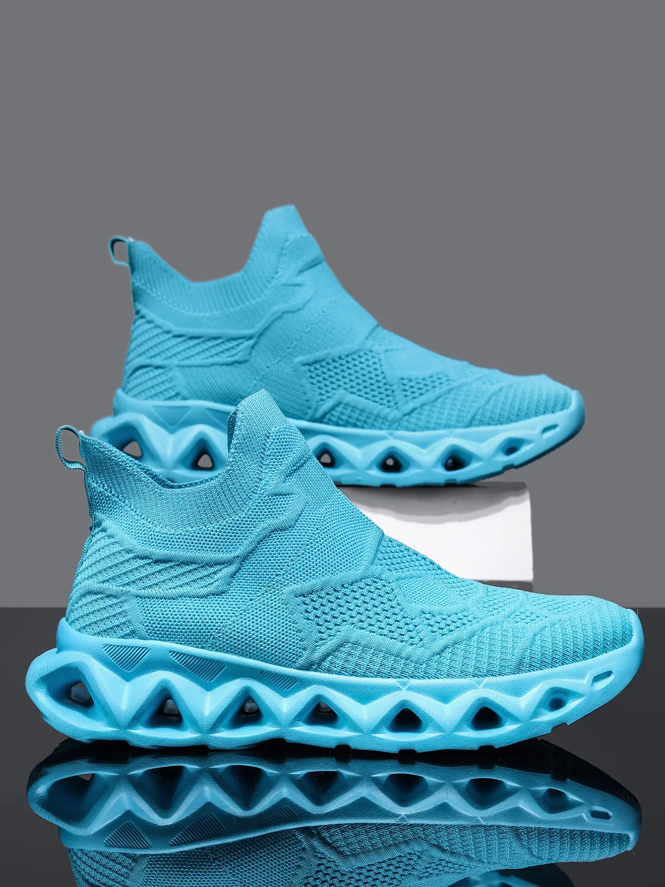 Men's Casual Sports Shoes, Mesh Fabric Sneakers, Breathable Mesh Fabric, Slip-On Design, Non-Slip Sole, All-Season, Comfortable and Durable, Ideal for Outdoor Activities