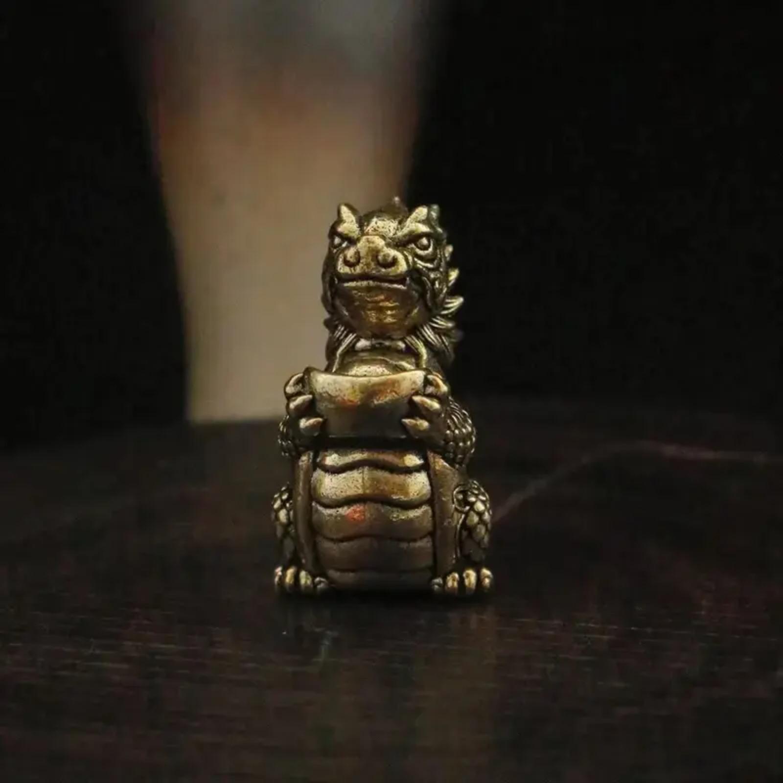 New Chinese Style Vintage Brass Dragon Figurine, Creative Cartoon Fire Dragon Decor, Chinese Zodiac Dragon Desktop Ornament, Distressed Brass Craft for Office Desk, Home Tabletop, Bookshelf Display & Unique Feng Shui Art Decoration