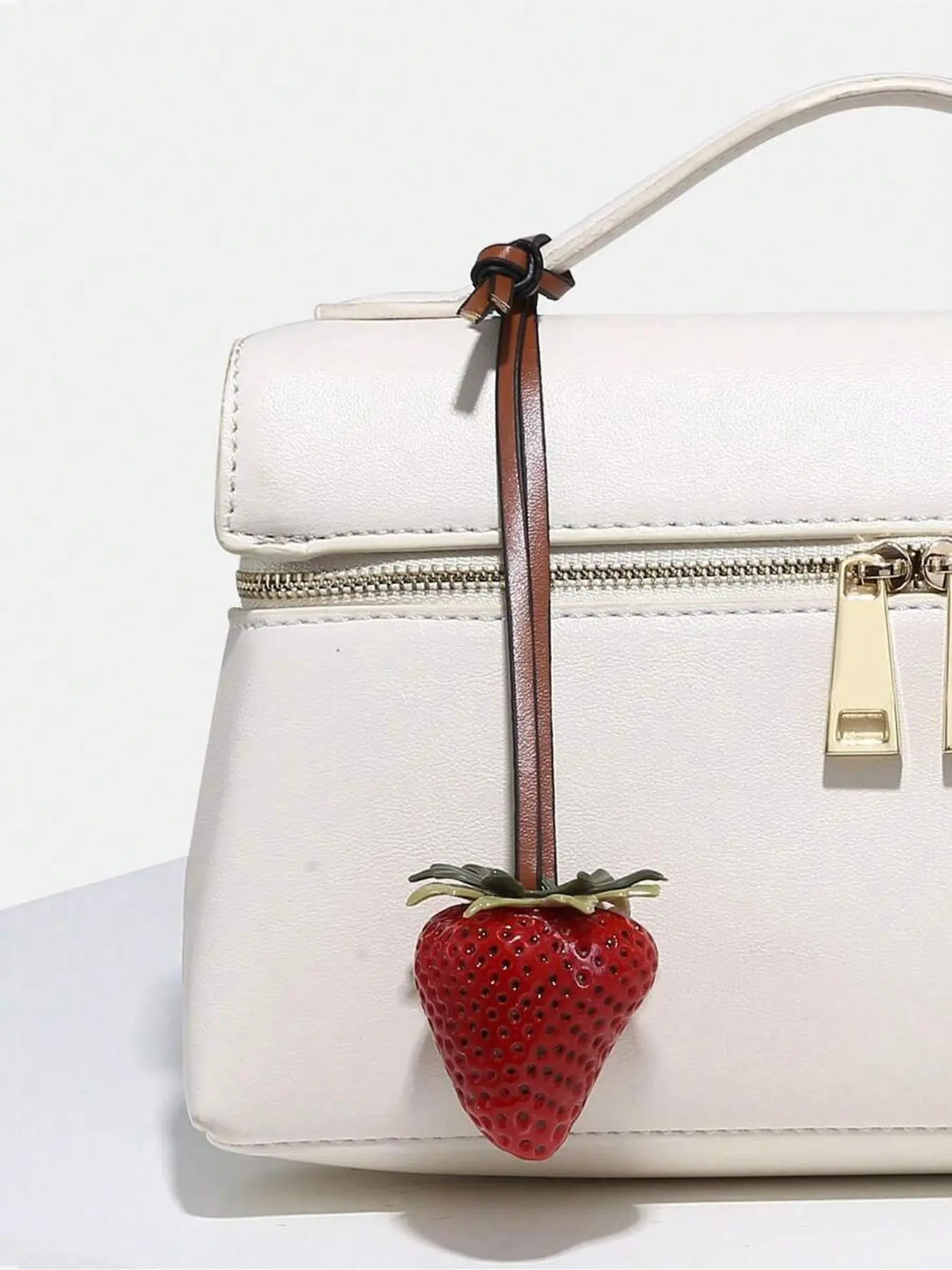 Exquisite and compact simulation fruit strawberry pendant, with a fresh and sweet style, can be used as a Fruit Bag Charm, Purse Charms For Handbags, and keychain, lightweight and easy to carry, suitable for dates, parties, shopping