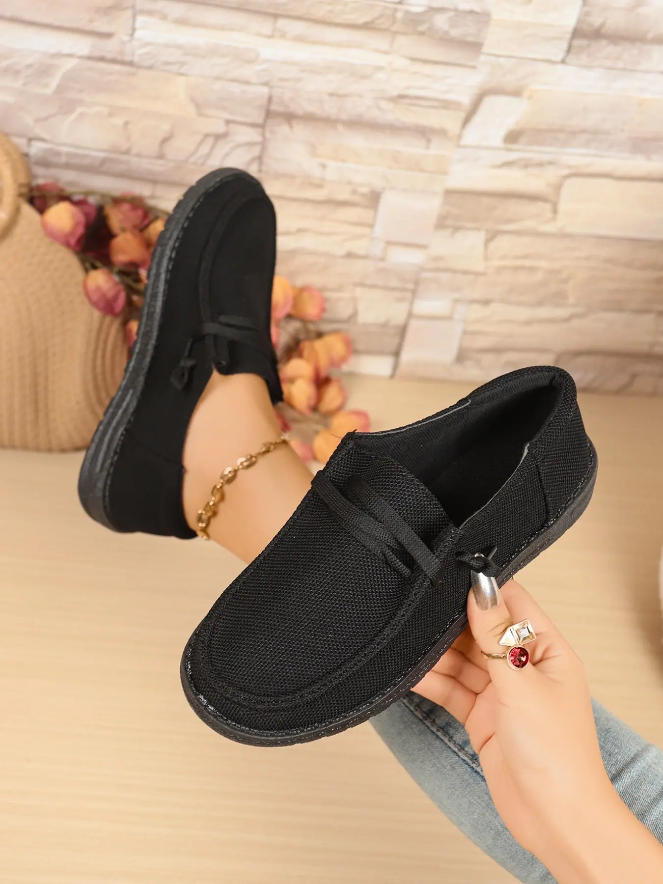 2026 New Breathable Canvas Casual Shoes for Women, Simple Laces Slip-On Lazy Shoes, Lightweight Soft Sole Commuter Flat Shoes, Versatile Daily Wear