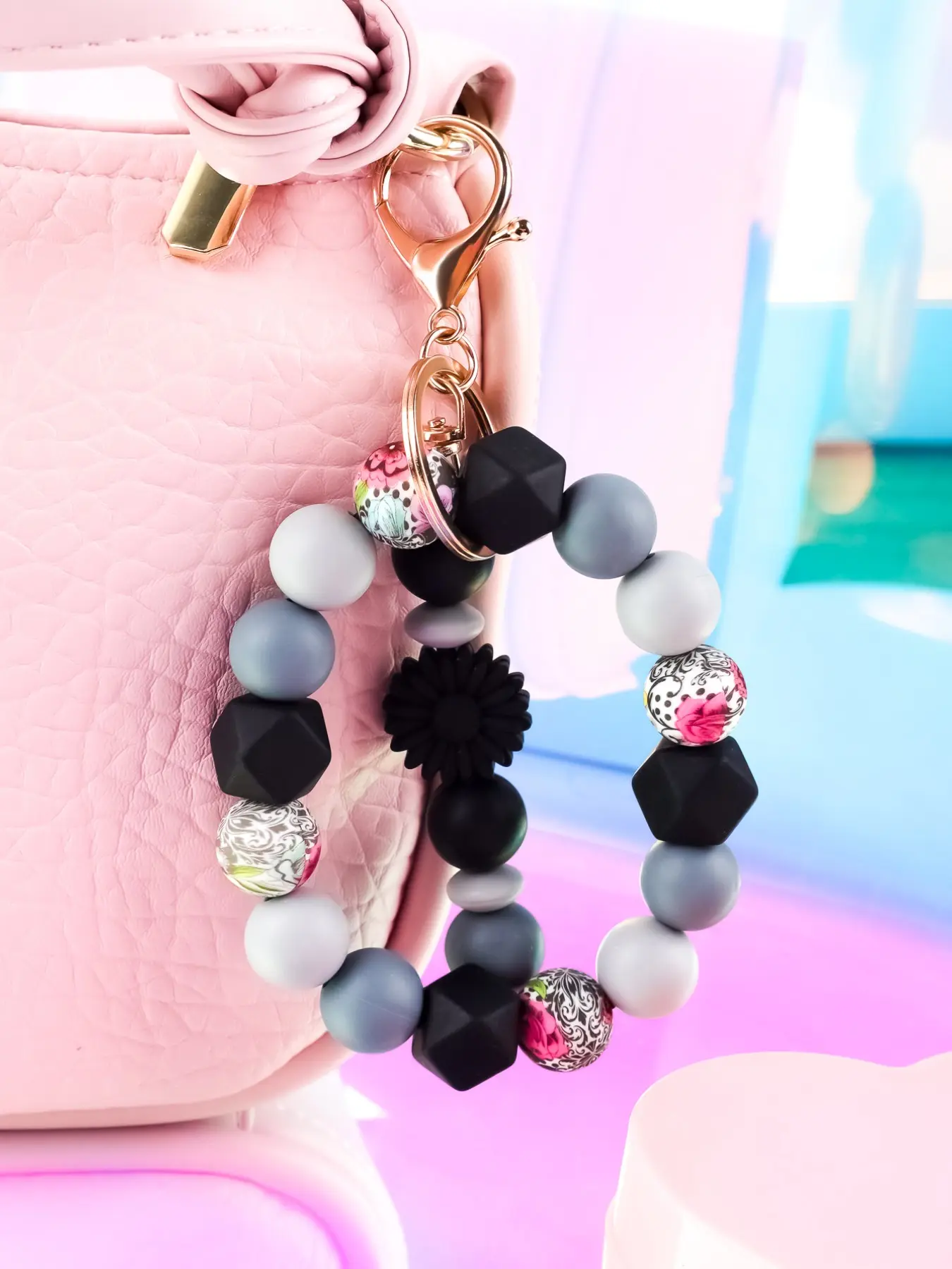 Silicone Beaded Wristlet Keychain for Women, Daisy Flower Bracelet Key Ring, Hands Free Car Key Holder, Bag Charm Gift, Keychain for Bags