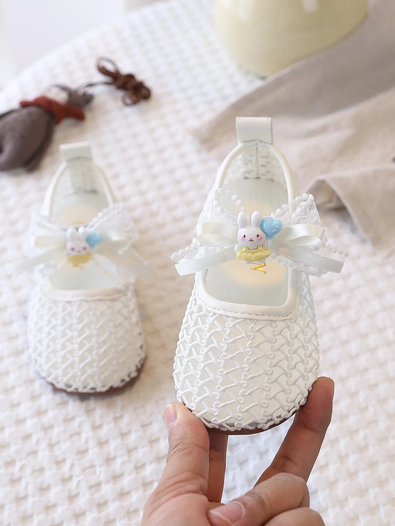 Girls' Mesh Bunny Bow Low Top Shoes, Breathable Anti-Slip Soft Sole, Cute Forest Style, Perfect for Spring Summer School Trips