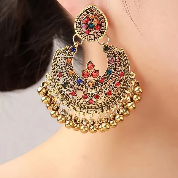 1 pair of bohemian Indian colored fringed exaggerated earrings for women, suitable for daily wear at Ramadan vacation parties (random color)