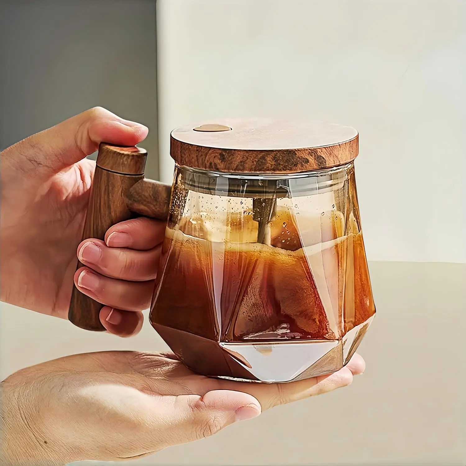 Self Stirring Coffee Mug, 13.5 oz Borosilicate Glass | 400 ml personal mug for coffee, milk, matcha and cocoa; - stirring, easy-grip handle, requires 2 AAA