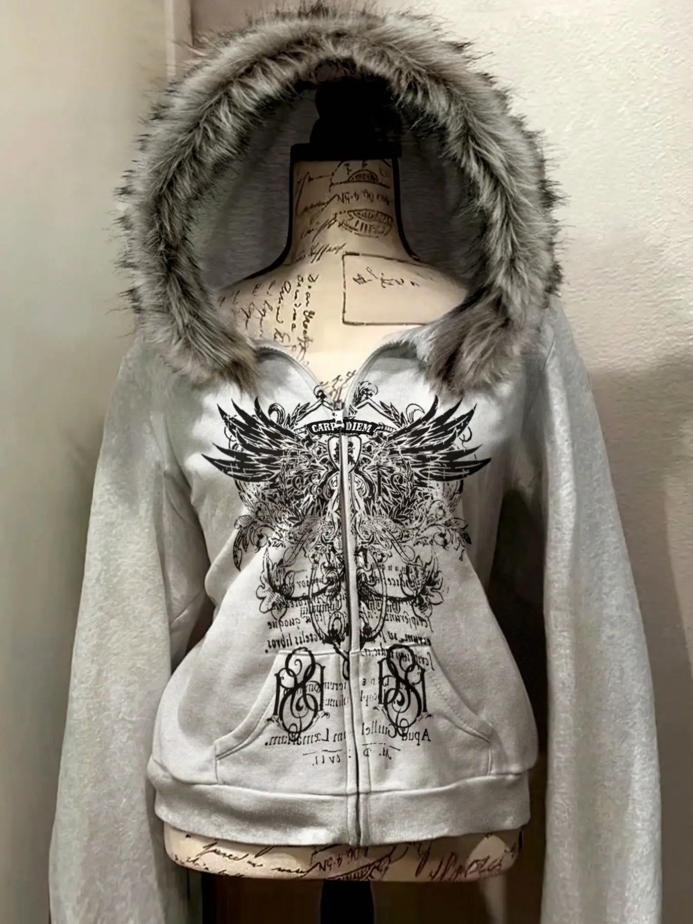 ''Comfy Fabric Y2K Goth Punk Streetwear Winter Daily Vintage Graphic Wings Print Faux Fur Trim Hood Zip‑Up Hoodie Aesthetic Dark Alt Emo Casual Warm Loose Fit Outerwear For Women Party Club Daily Going‑out Look #Y2KClothing #GothFashion #StreetwearOutfit