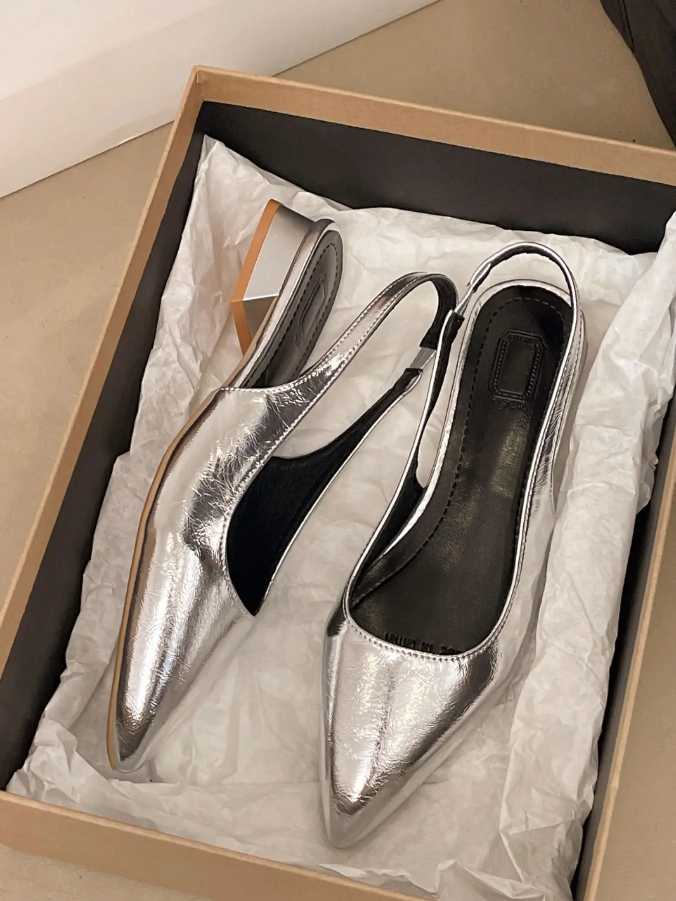 Women Soft Crinkled Faux Leather Pointed Toe Elastic Slingback Flat Pumps Casual Sandal, Soft Cushioned Anti-Slip Flat Shoes, Daily Office Dating Casual Footwear, 4 Colors Black Off White Silver Brown
