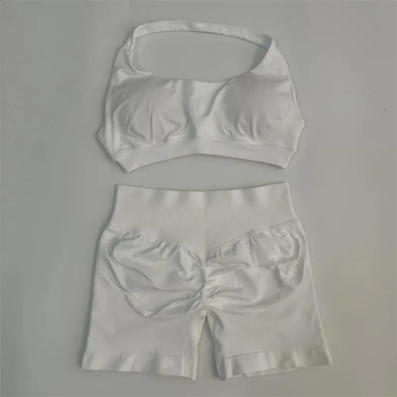 Dfyne Seamless Yoga Set - Impact Scrunch Workout Shorts & Halter Sports Bra, Women’s Fitness Gym Suit for Active Performance Exercise Activewear Training Clothes Training Clothes Exercise Activewear Exercise Activewear Training Clothes