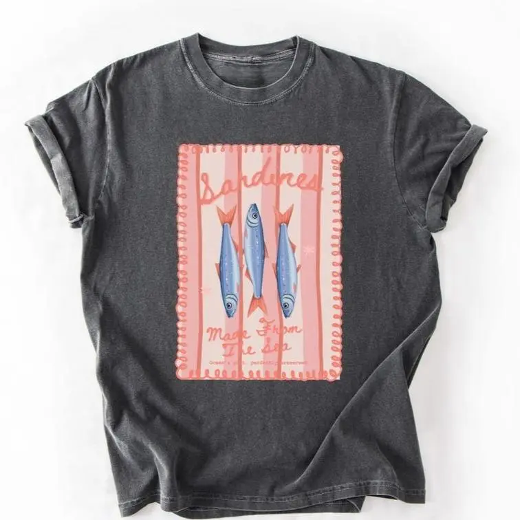 Retro sardine T-shirt, unisex T-shirt with retro fish tattoo design, fashionable and aesthetically pleasing top, fun unisex T-shirt, foodie T-shirt