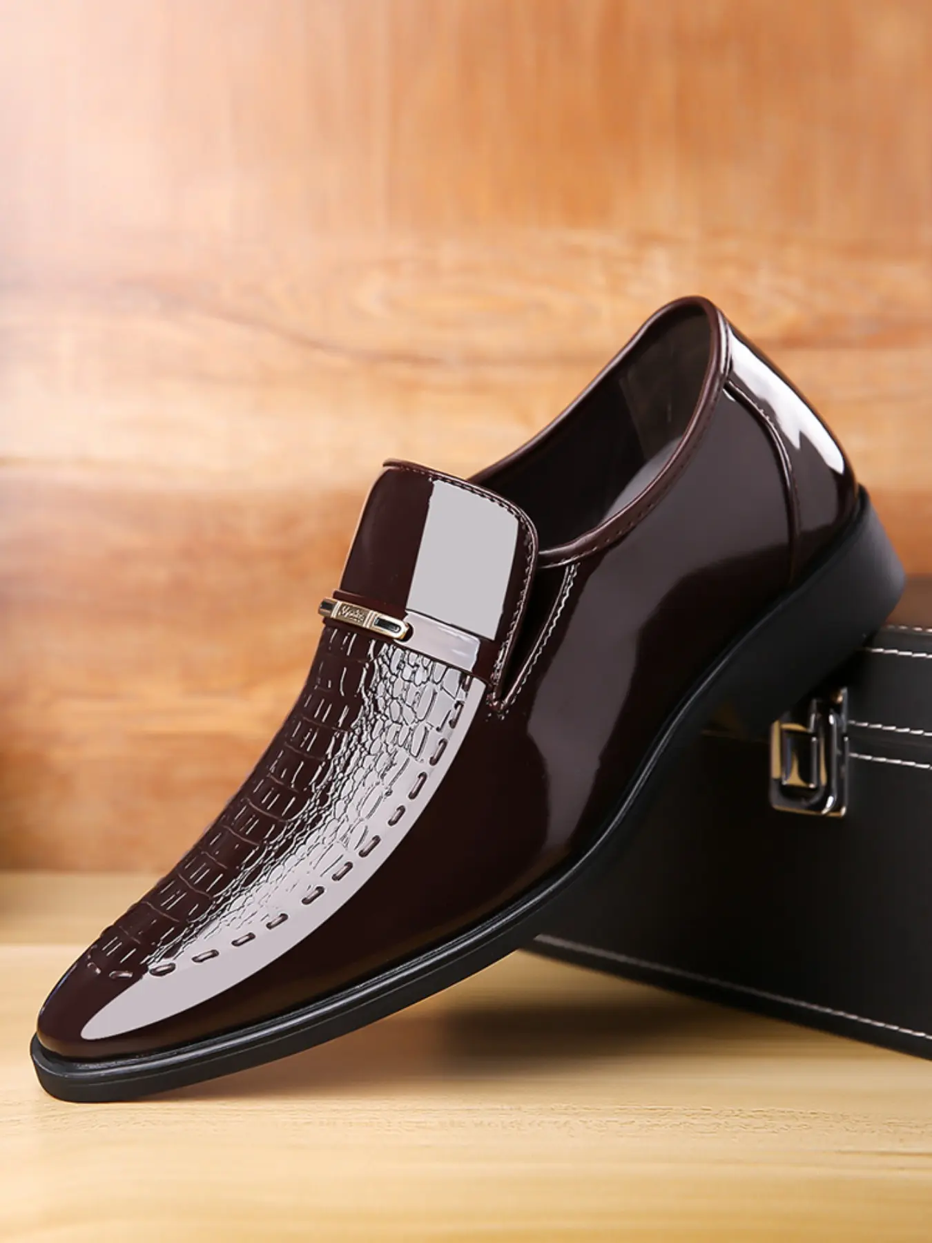 Men's Business Casual Shoes, Slip-On Loafers, Fashionable Oxford Shoes, Luxury Crocodile Pattern, Ideal for Business Travel, Gift Idea
