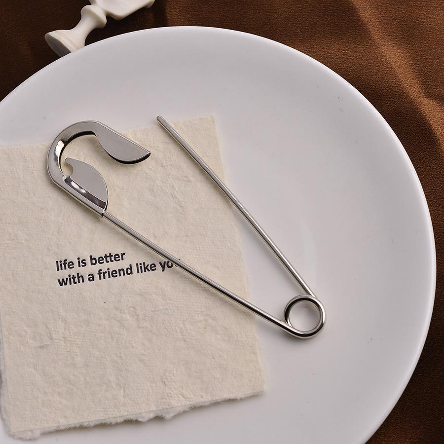 Simple and creative bright silver pin metal hairpin, large hair volume, stylish headwear on the back of the head