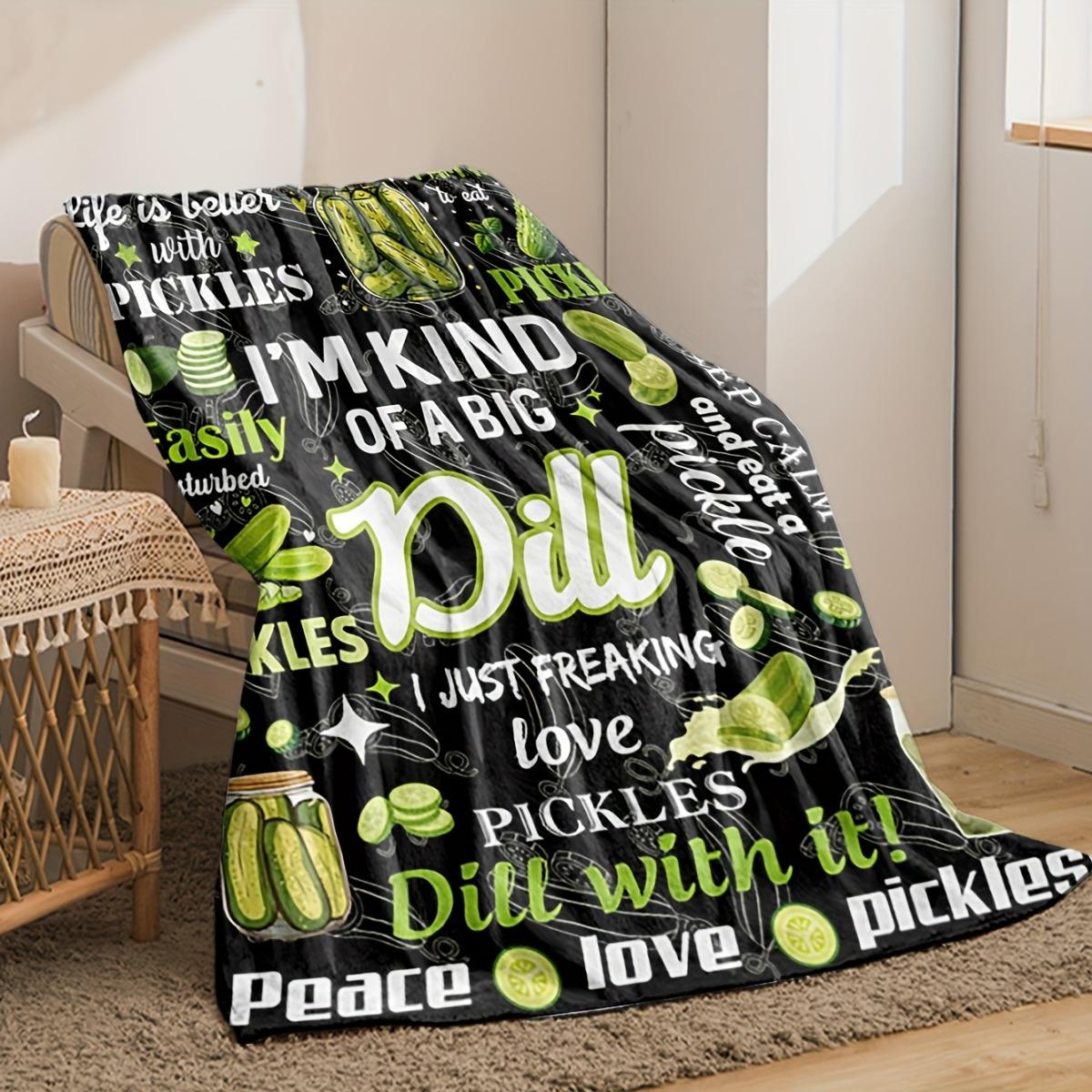 1pc Pickle-Themed Flannel Bedspread - Soft Cozy Cucumber & Dill Pickle Print Bedspread Suitable for Couch, Bed, Dorm Room - Funny Gift for Pickle Lovers, Green & Black Retro Bedding (All-Season Use)