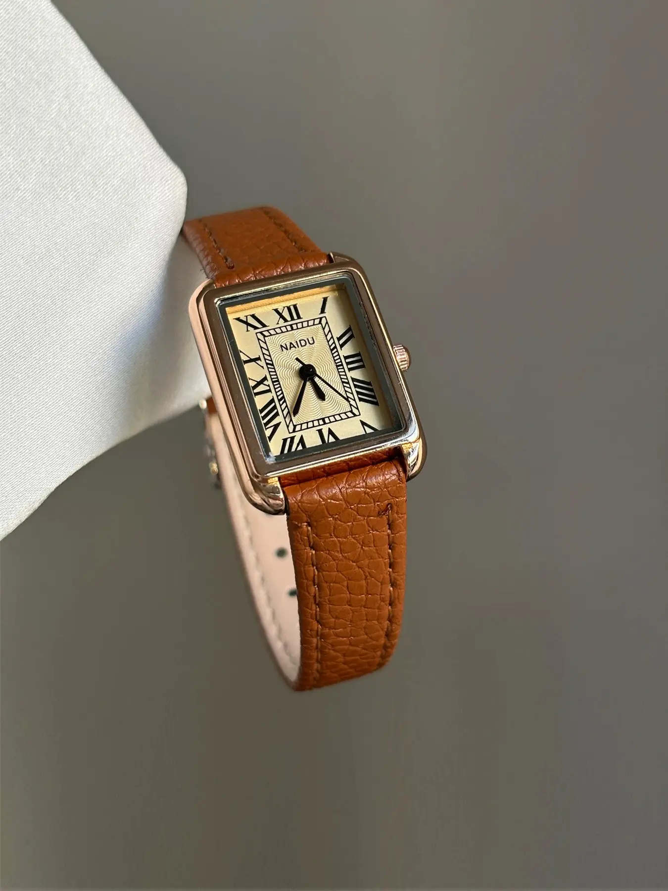 Classic Tank Retro Roman Square Watch for Women, Elegant Student Style, Minimalist Luxury, High-End Vintage, Precise Student Wristwatch, Geometric Rectangular Dial