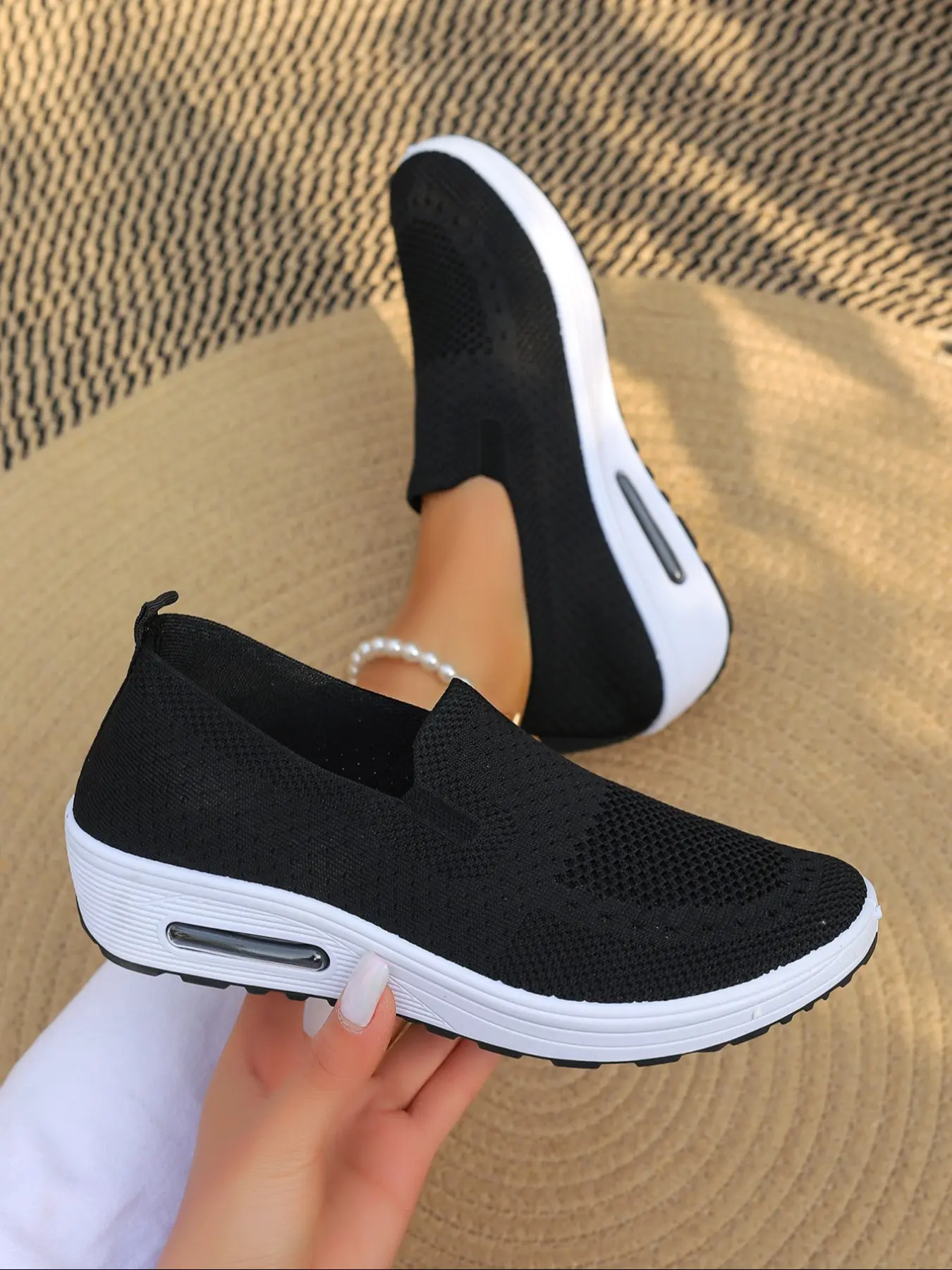 Women's Slip-On Casual Sports Shoes, Beach Vacation Comfortable Sneakers, Breathable Mesh Upper Design Ideal for Everyday Wear