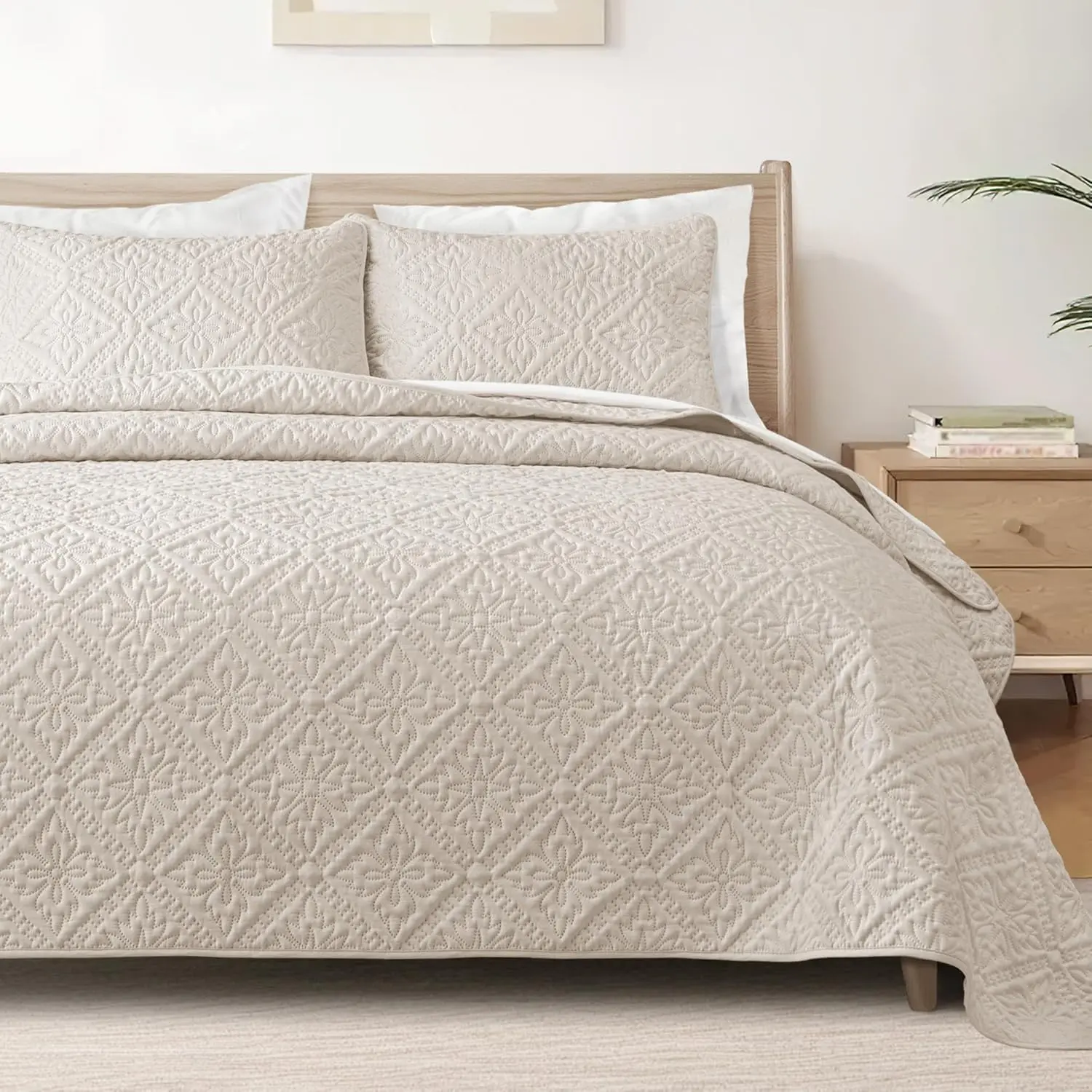 Queen Bedding Set - Classic Brushed Microfiber 90"w×96"l, Lightweight Breathable Softness Floral Quilting Coverlet with 2 Pillow Shams, Birch Beige for Queen Full Size Beds