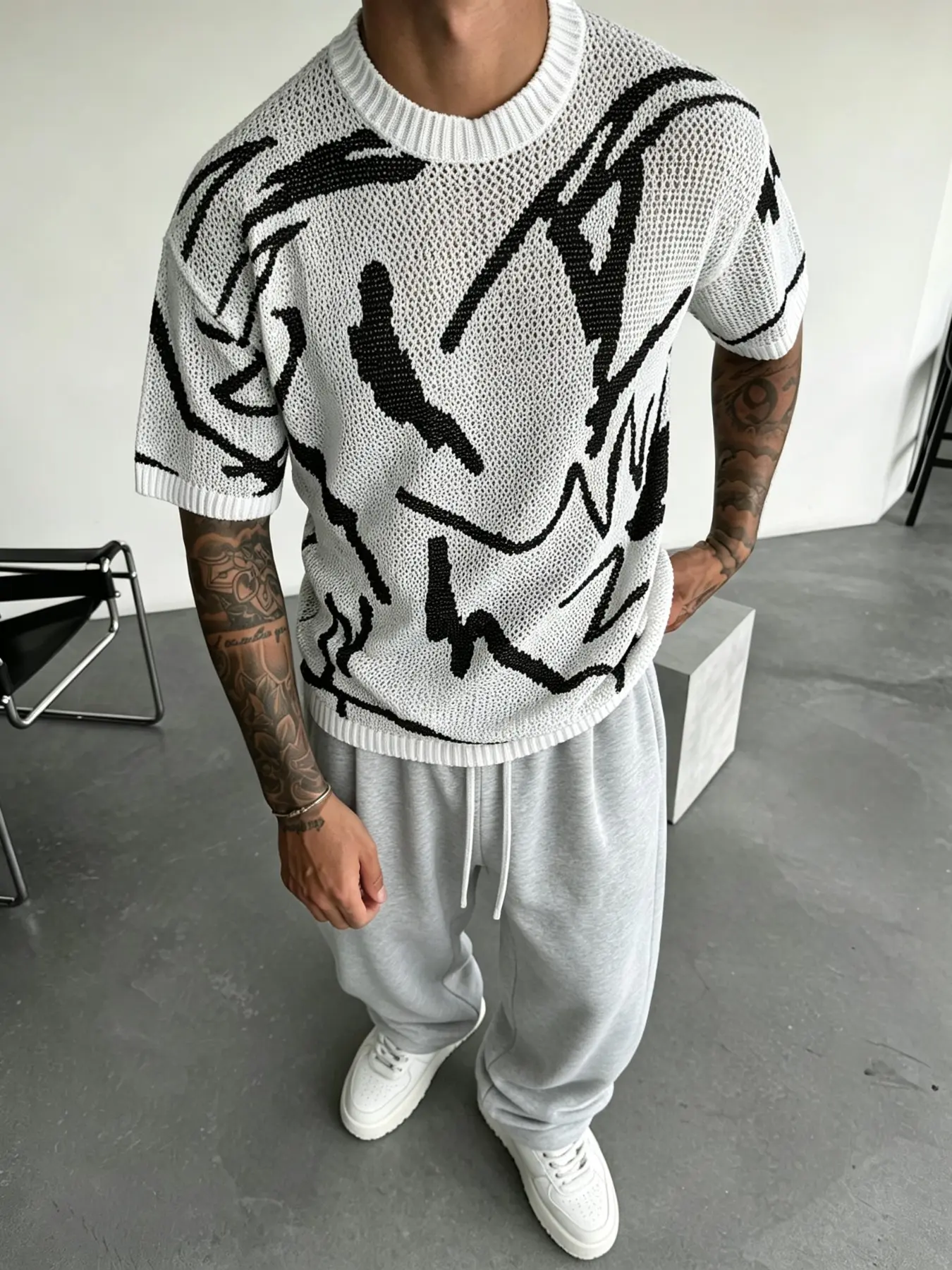 Men's Casual Two-Piece Set, Menswear Short Sleeve Textured Sweater and Sweatpants, Loose-Fit Fall & Winter Streetwear