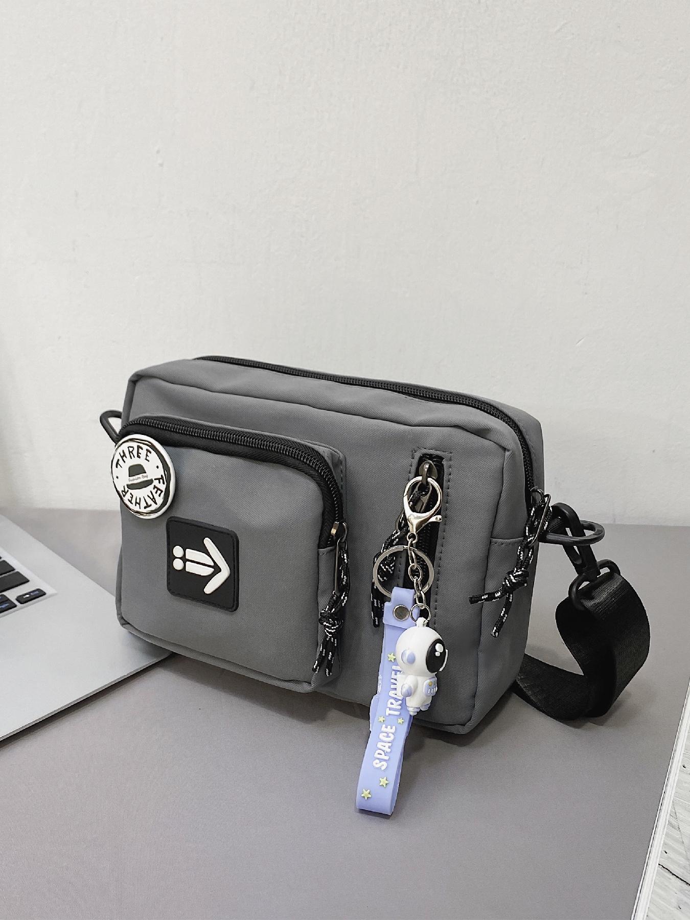 Unisex Casual Plain Color Release Buckle Crossbody Bag with Astronaut Charm, Fashionable Versatile Zipper Crossbody Bag with Random Color Badge, Trendy Shoulder Bag for Daily Use, Casual Messenger Bags, Stylish Crossbody Bags