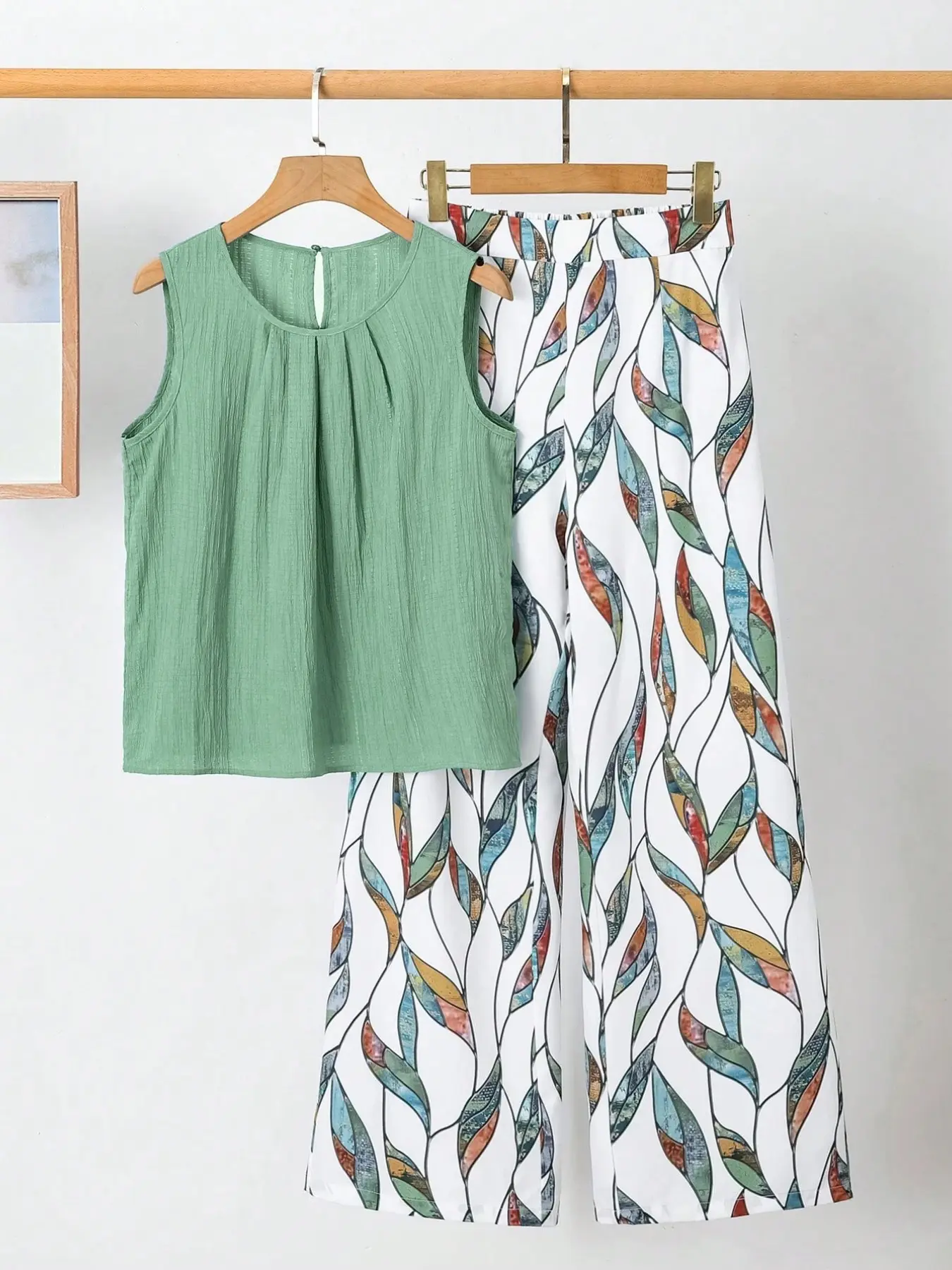Women's Summer Boho Resort Set, Elegant Pleated Sleeveless Top with Printed Wide Leg Pants, Perfect for Spring and Beach Vacations
