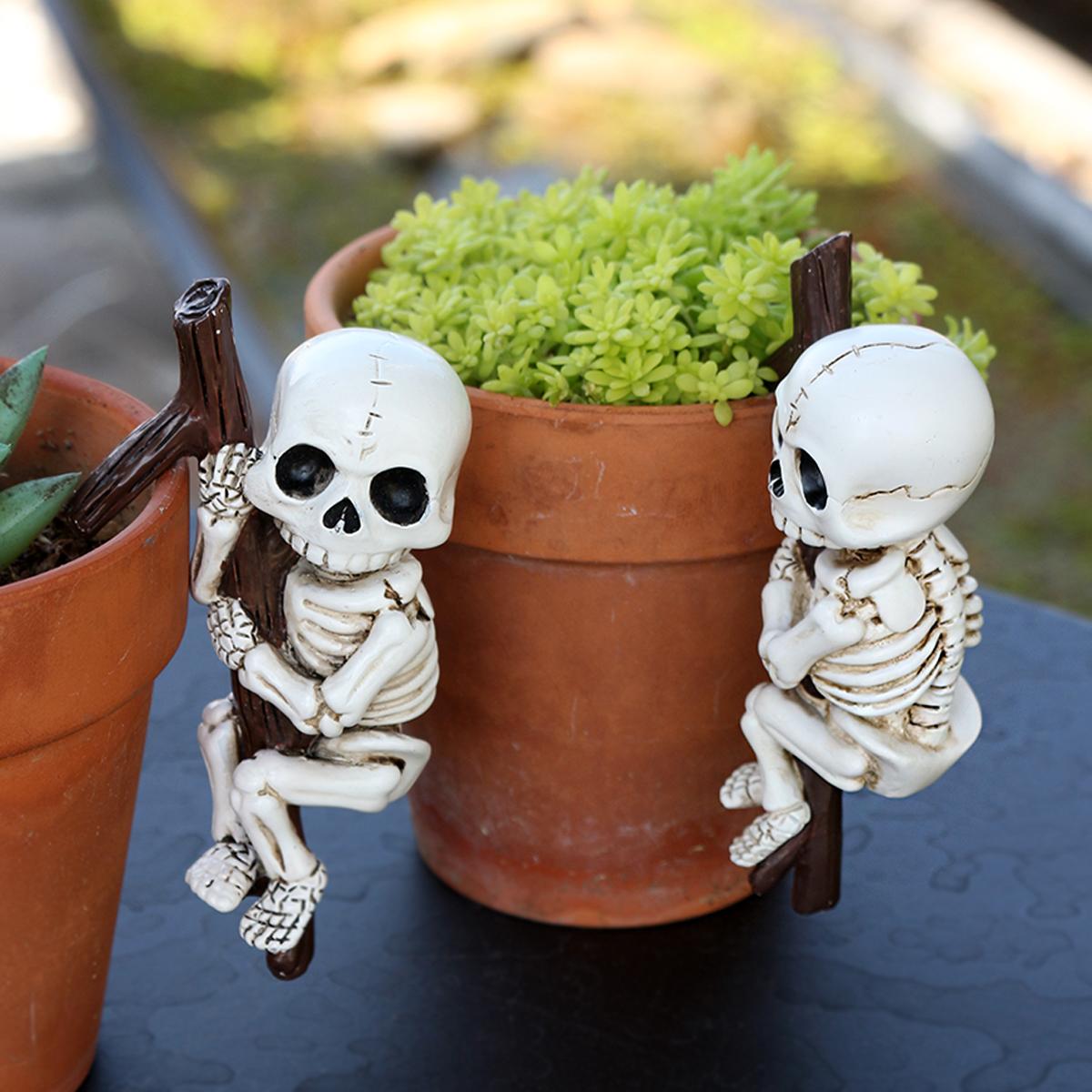 2pcs Climbing Skeleton Decorations for Halloween, Creative Outdoor Garden and Cup Edge Decor, Versatile Skull Figurines for Home & Office, Garden Accessories, Creativity, Exterior Decorative Statues