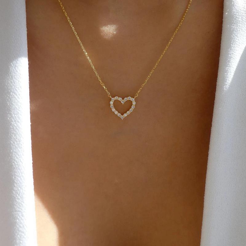 Versatile Diamond-Encrusted Heart-Shaped Collarbone Necklace for Women – Water Wave Chain, Gold Alloy