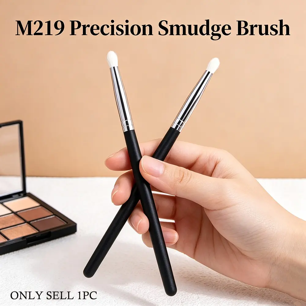 M219 Natural Goat Hair Precision Smudge Brush, Soft Eyeshadow Brush for Eye Smudge & Blending, Professional Flawless Makeup Tool