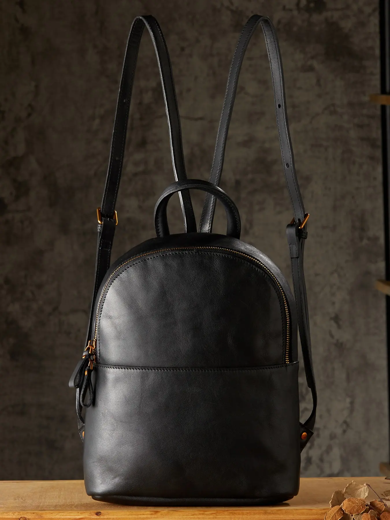 Handmade Vegetable-Tanned Leather Backpack, Fashionable Casual Genuine Leather Book Bag, Unisex First Layer Cowhide, Trendy Shoulder Bag