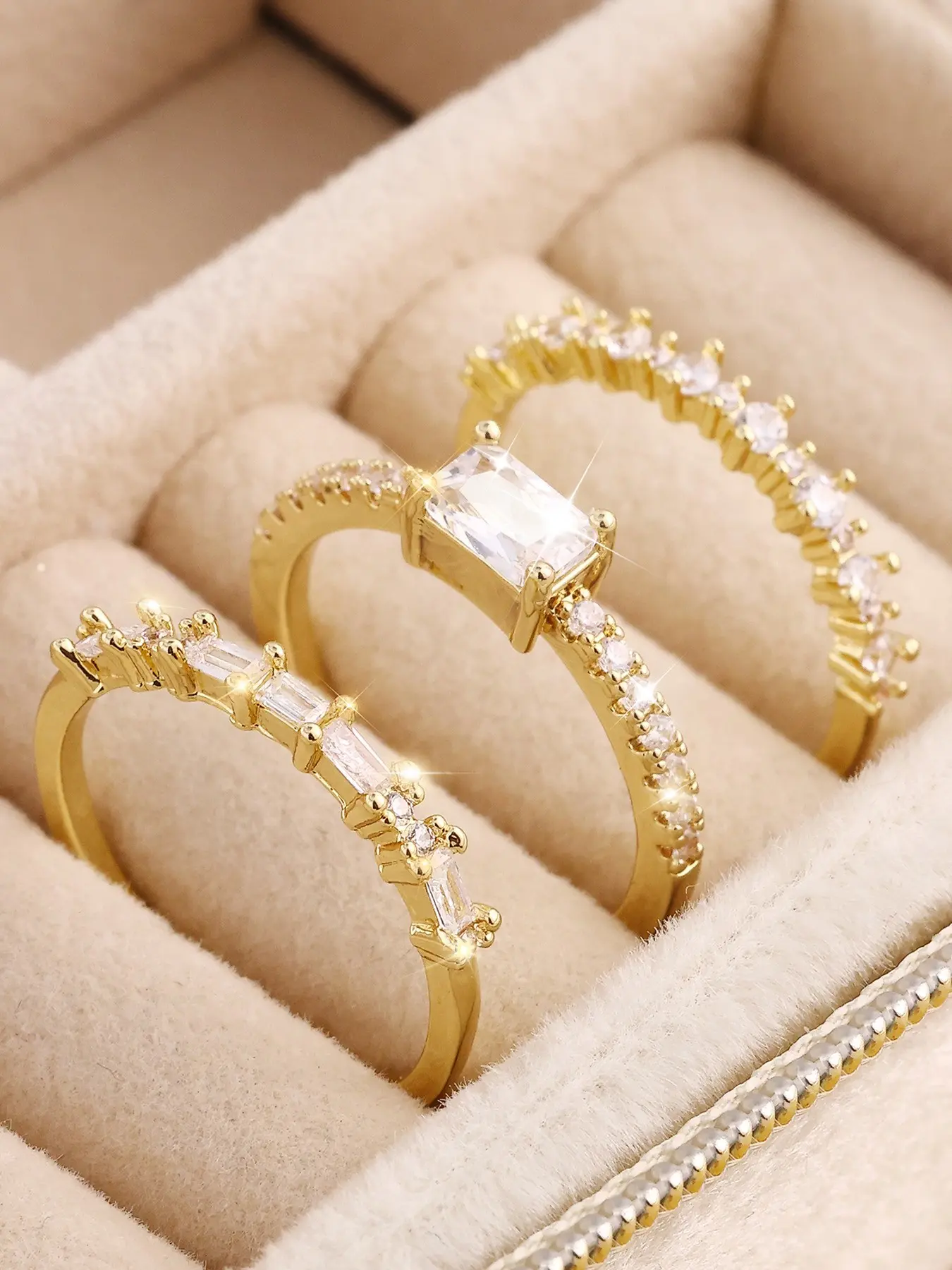 3 Pcs Stackable Ring Set,Elegant Minimalist Ring with Sparkling Accent Detail,Classic Fashion Jewelry for Engagement, Wedding, Anniversary、Everyday Wear