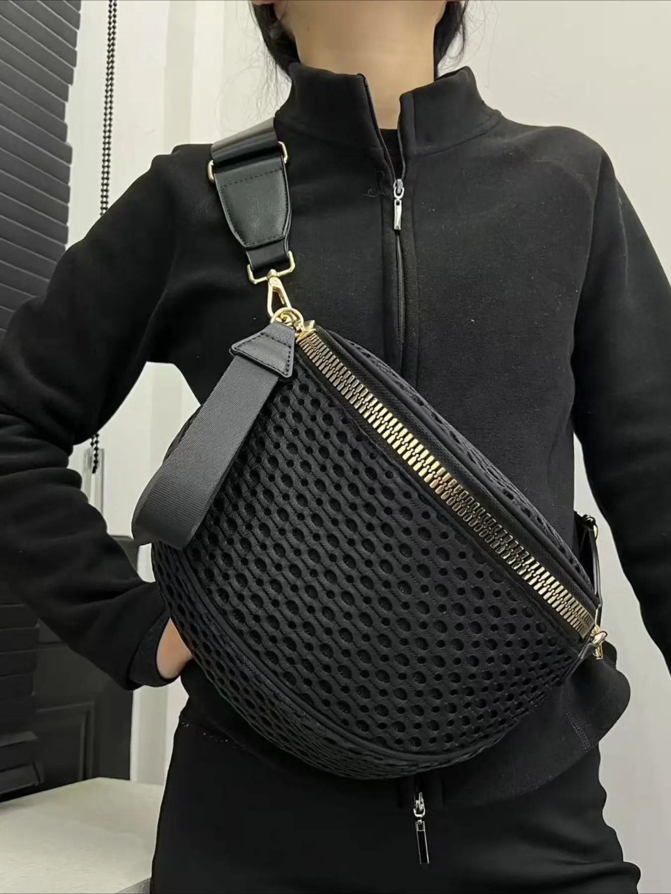 Ladies' fashionable mesh lightweight chest bag, semi-circular casual sports running crossbody bag, solid color texture mesh design, multifunctional daily crossbody bag