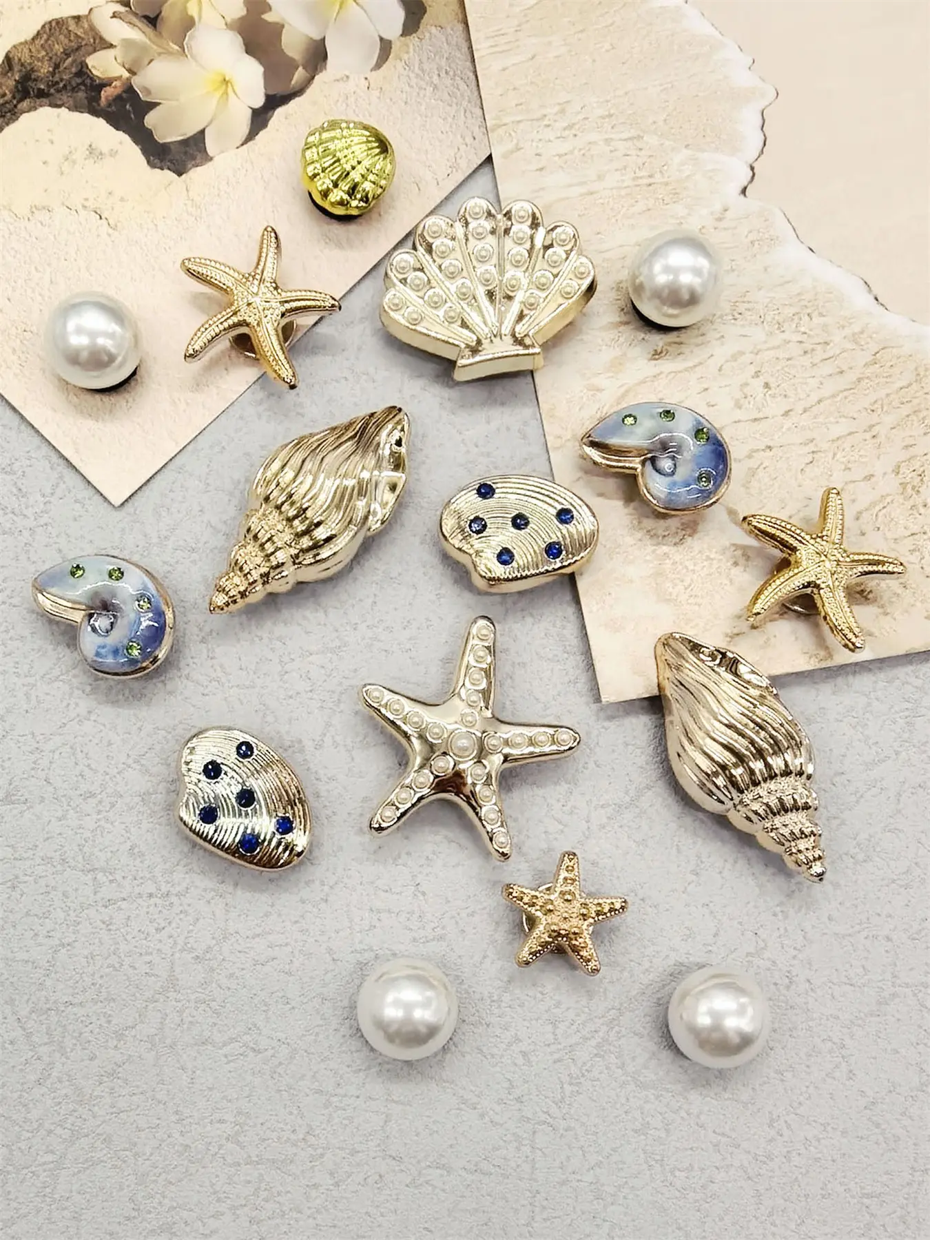 16 Pcs Ocean Beach Shoe Charms Set, Golden Conch, Starfish & Shell Designs, Bling Rhinestone & Artificial Pearl ABS Shoe Clips, DIY Decorations for Clog Shoes, Slippers, Sandals & Beach Bags, Birthday & Party Gift
