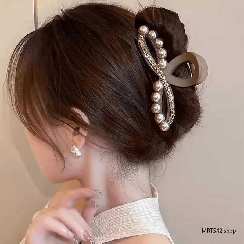 Pearl Hair Claw Clips for Women Large Metal Shark Jaw Clip Sparkling Rhinestone Non Slip Bowknot Hairpins Strong Hold Updo Chignon Bun Maker Elegant Wedding Party Hair Accessories