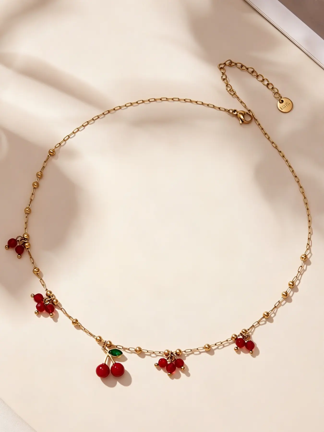 A sweet cherry pendant necklace with a fine chain, suitable for wearing in various relaxed and casual scenes such as daily commuting, dating, and traveling.