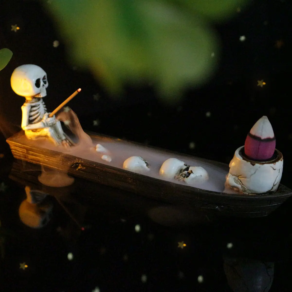 Creative Skeleton Fishing Boat Design Incense Burner, Cool Incense Burners, Backflow Smoke Effect Incense Burner with Incense Sticks & Fragrance Blocks, Halloween Gift, Spooky, Scented, Incense Holder